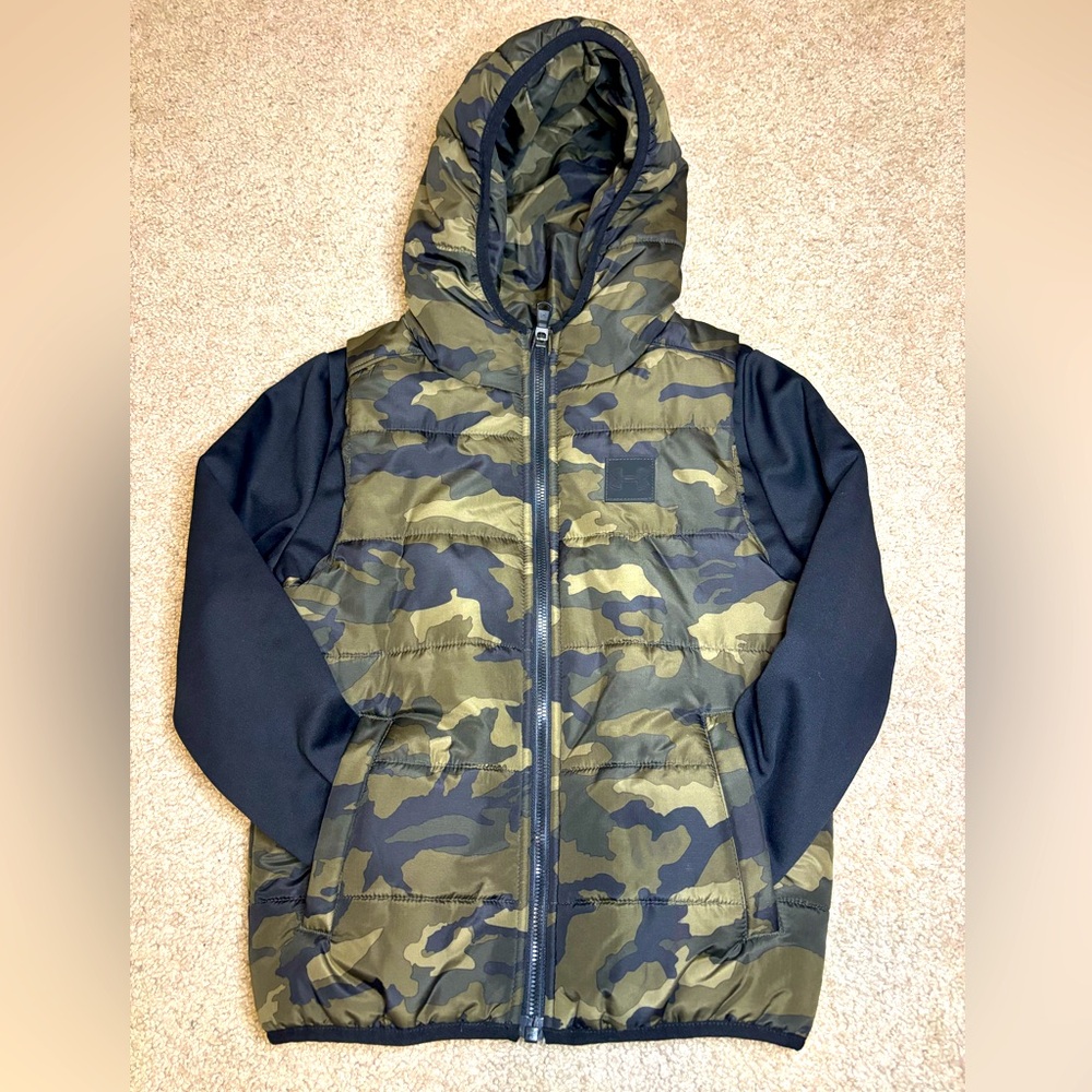 Kids Under Armour Medium Weight Hoodie Camouflage Puffer Jacket Size 7